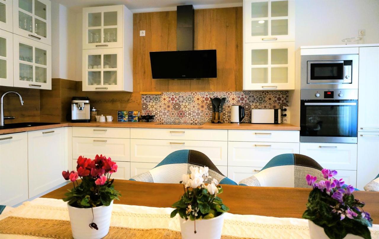 Mein Apartment Flowers Mit Kamin, Bis 10 Personen Frankenthal  Esterno foto