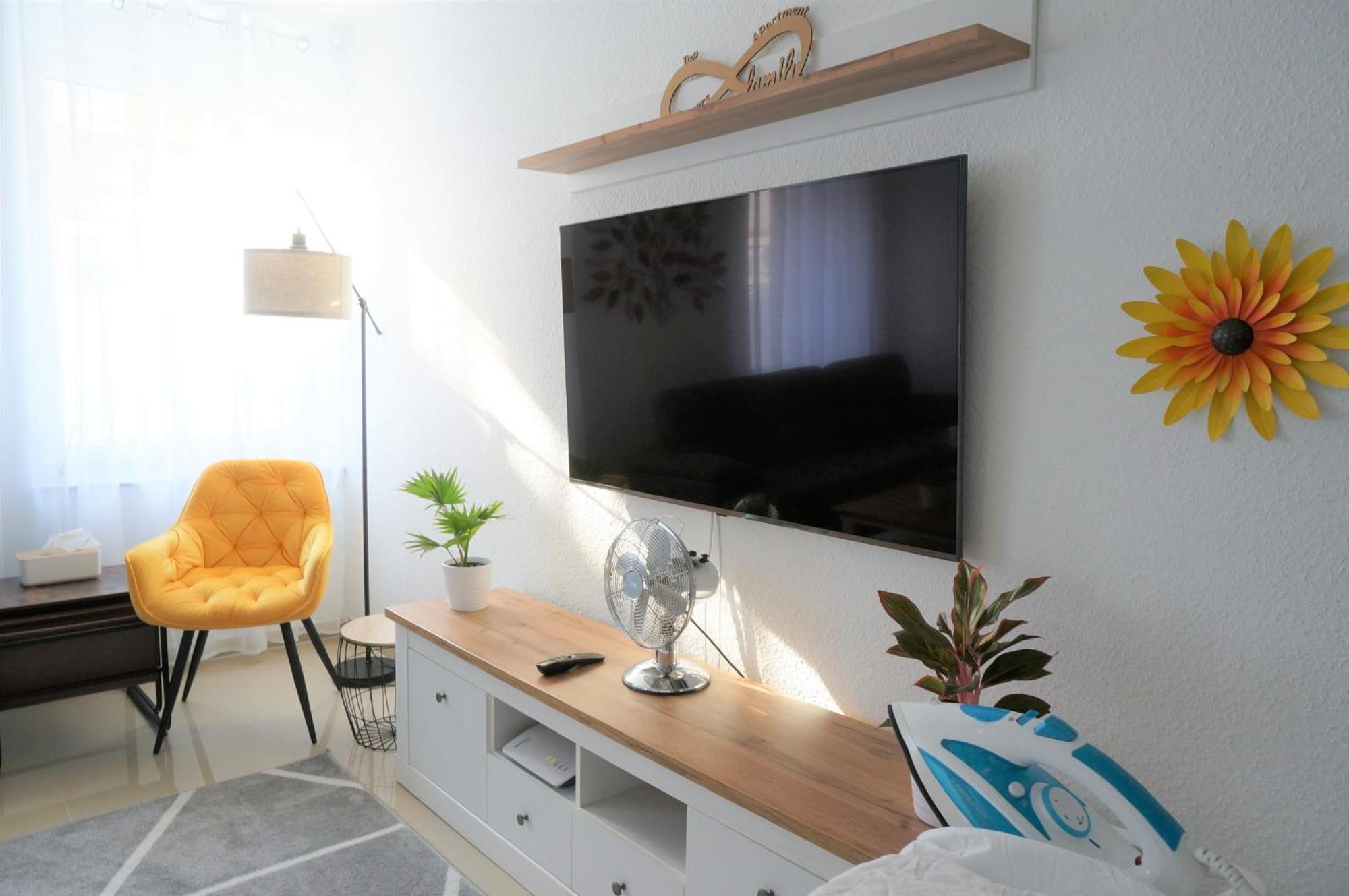 Mein Apartment Flowers Mit Kamin, Bis 10 Personen Frankenthal  Esterno foto