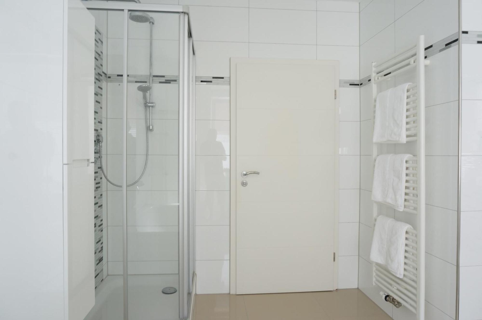 Mein Apartment Flowers Mit Kamin, Bis 10 Personen Frankenthal  Esterno foto